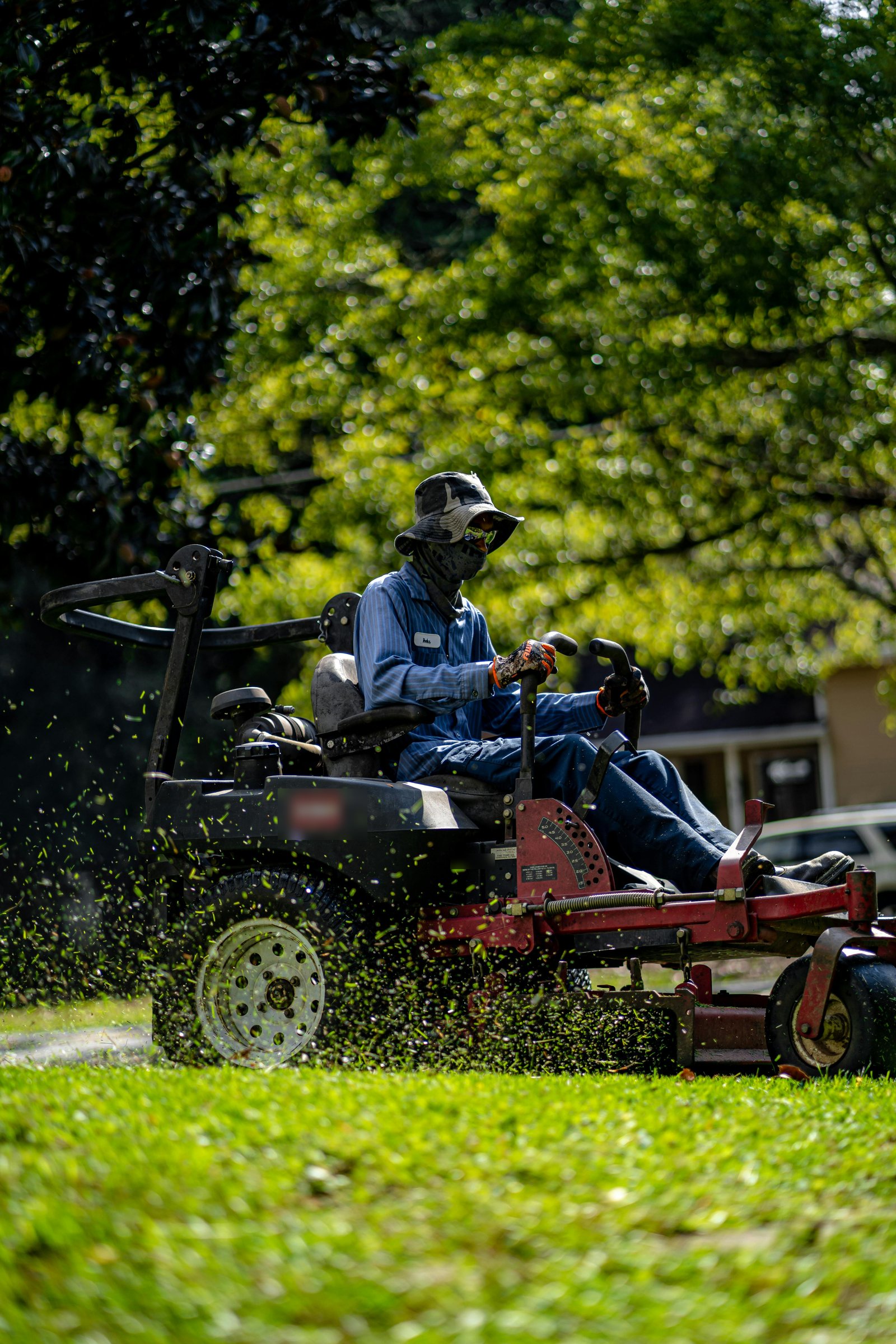 Zero-turn lawn mower
